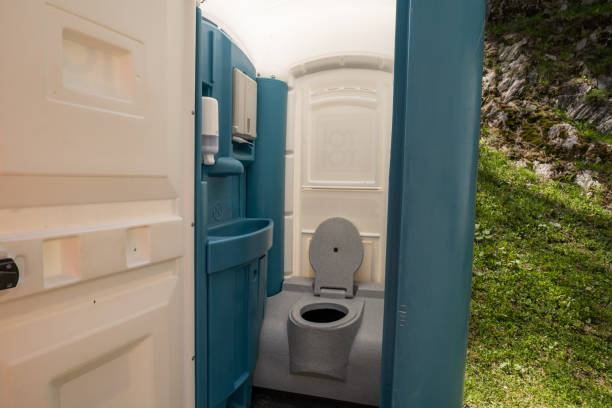 Best Affordable portable toilet rental  in Lyndonville, VT